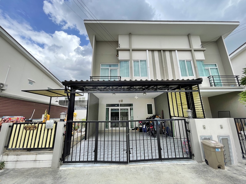 For SaleTownhomePhutthamonthon, Salaya : For sale: 2-storey townhouse, Gusto Village, Phetkasem-Thawi Watthana. New condition house, ready to move in. Wide frontage, 12-meter wide main road, convenient transportation, next to public park, Sanam Luang 2.