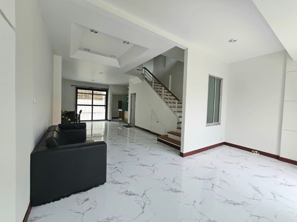 For SaleTownhomePattanakan, Srinakarin : K-5934 Urgent sale! Baan Klang Muang, The Royal Monaco Srinakarin - Phatthanakan, corner house, ready to move in