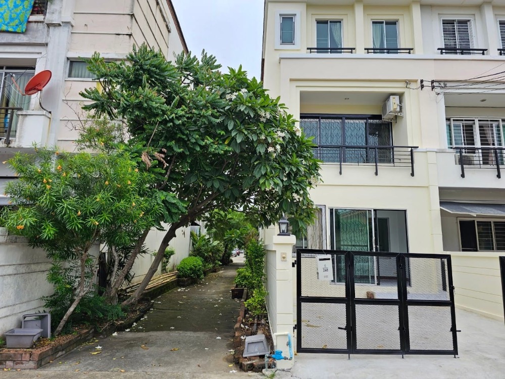 For SaleTownhomePattanakan, Srinakarin : K-5934 Urgent sale! Baan Klang Muang, The Royal Monaco Srinakarin - Phatthanakan, corner house, ready to move in