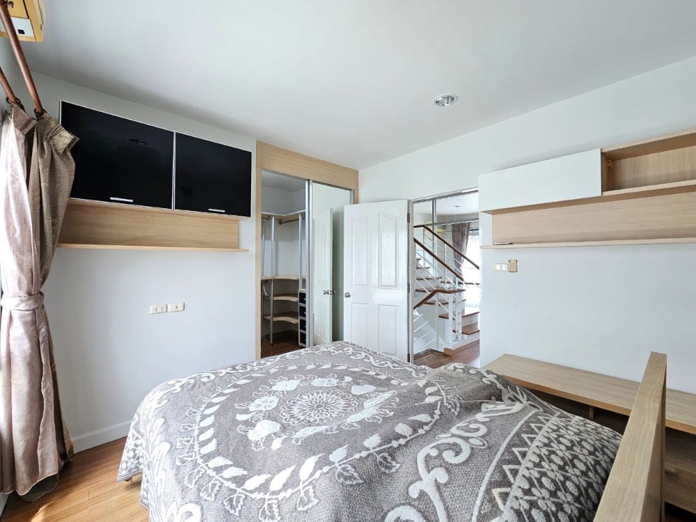 For SaleTownhomePattanakan, Srinakarin : K-5934 Urgent sale! Baan Klang Muang, The Royal Monaco Srinakarin - Phatthanakan, corner house, ready to move in