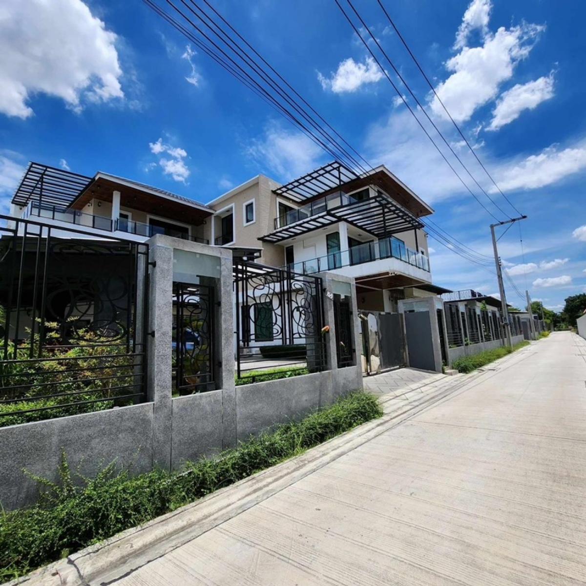 For SaleHouseOnnut, Udomsuk : ♦ Single house Sukhumvit 101 ♦ 3 storey with elevator | 9 bedrooms, 9 bathrooms | 474.00 sq.w., 800.00+ sq.m. | near BTS Punnawithi