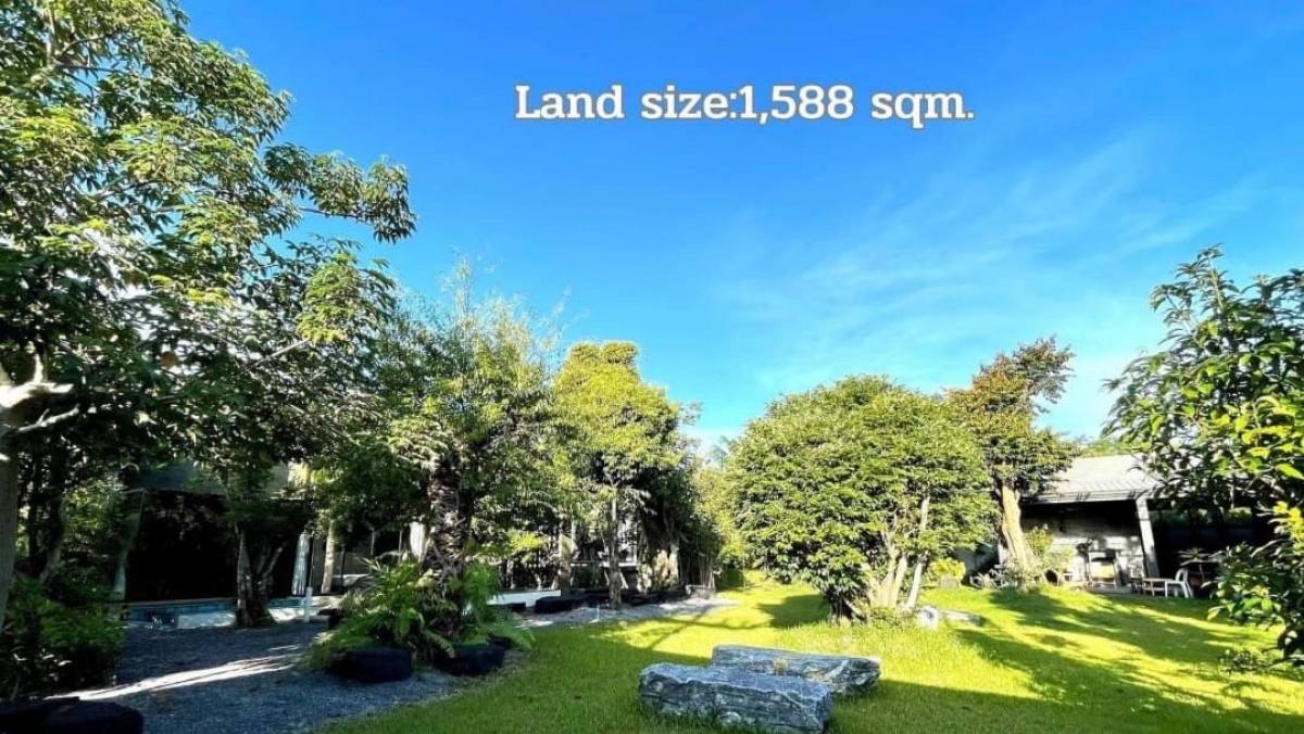 ขายบ้านกระบี่ : 🌴 Investment Opportunity: Pool Villas in Aonang Krabi🔥 Price 20 Million THB🔥🏡 Property Features:Land size:1,588 sq.m✨ 3 stunning villas with swimming pool🌳 Expansive garden spaces🏖️  3 minutes to AoNang and Nopparat Thara Beaches🏥 Nearby Wathanapat Medica