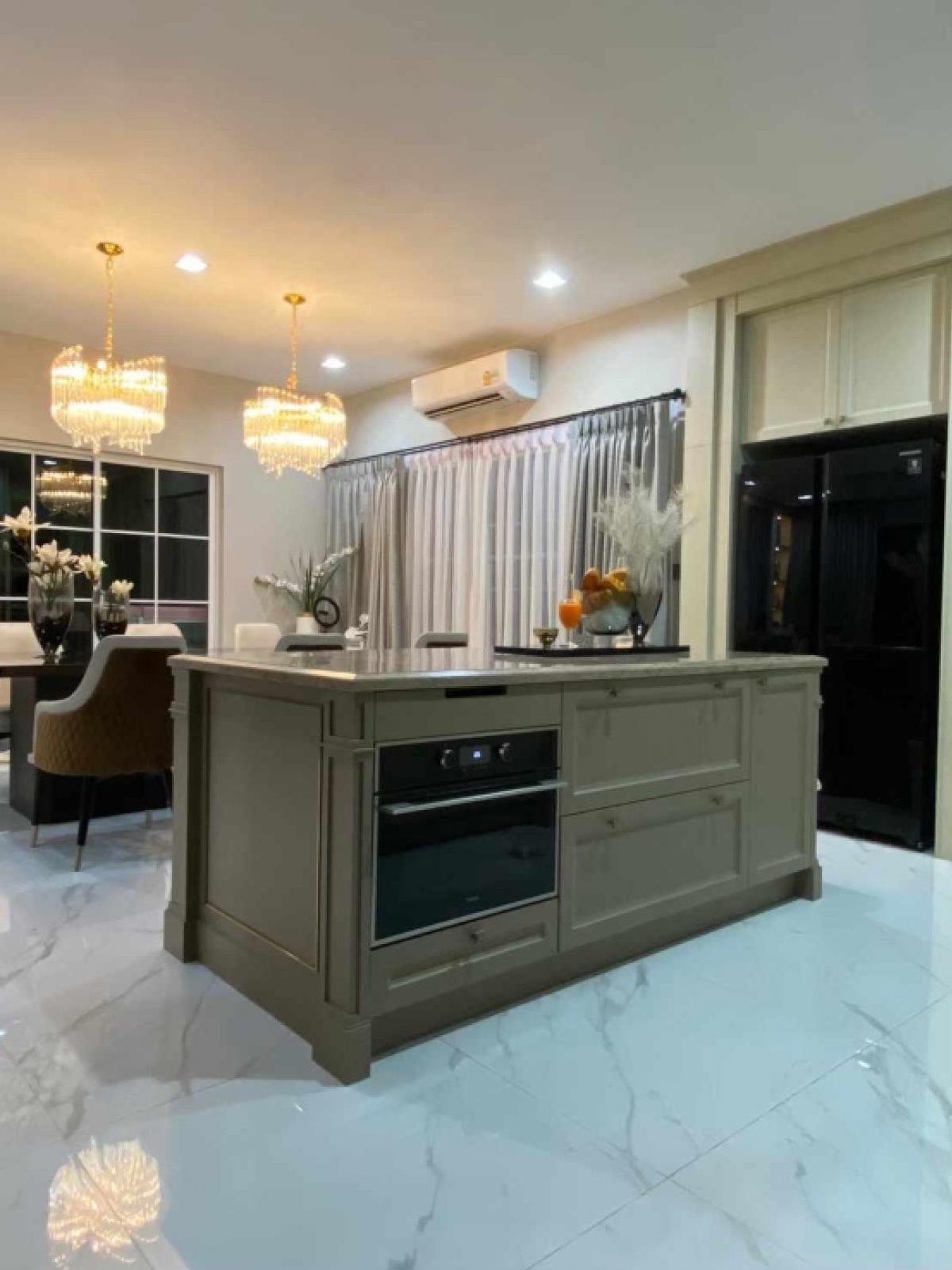 ขายบ้านวิภาวดี ดอนเมือง หลักสี่ : 📢👇Luxury house at Nantawan Ramindra - Phahonyothin 50 for sale with good Feng Shui, facing south, designed in a Tuscany style uniquely distinctive, giving the feeling of a home in the European region of Italy. Convenient location, close to the expressway,