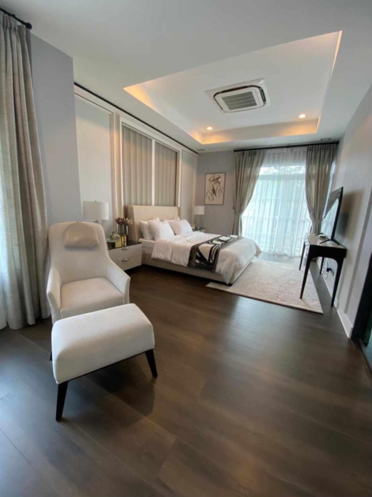 ขายบ้านวิภาวดี ดอนเมือง หลักสี่ : 📢👇Luxury house at Nantawan Ramindra - Phahonyothin 50 for sale with good Feng Shui, facing south, designed in a Tuscany style uniquely distinctive, giving the feeling of a home in the European region of Italy. Convenient location, close to the expressway,