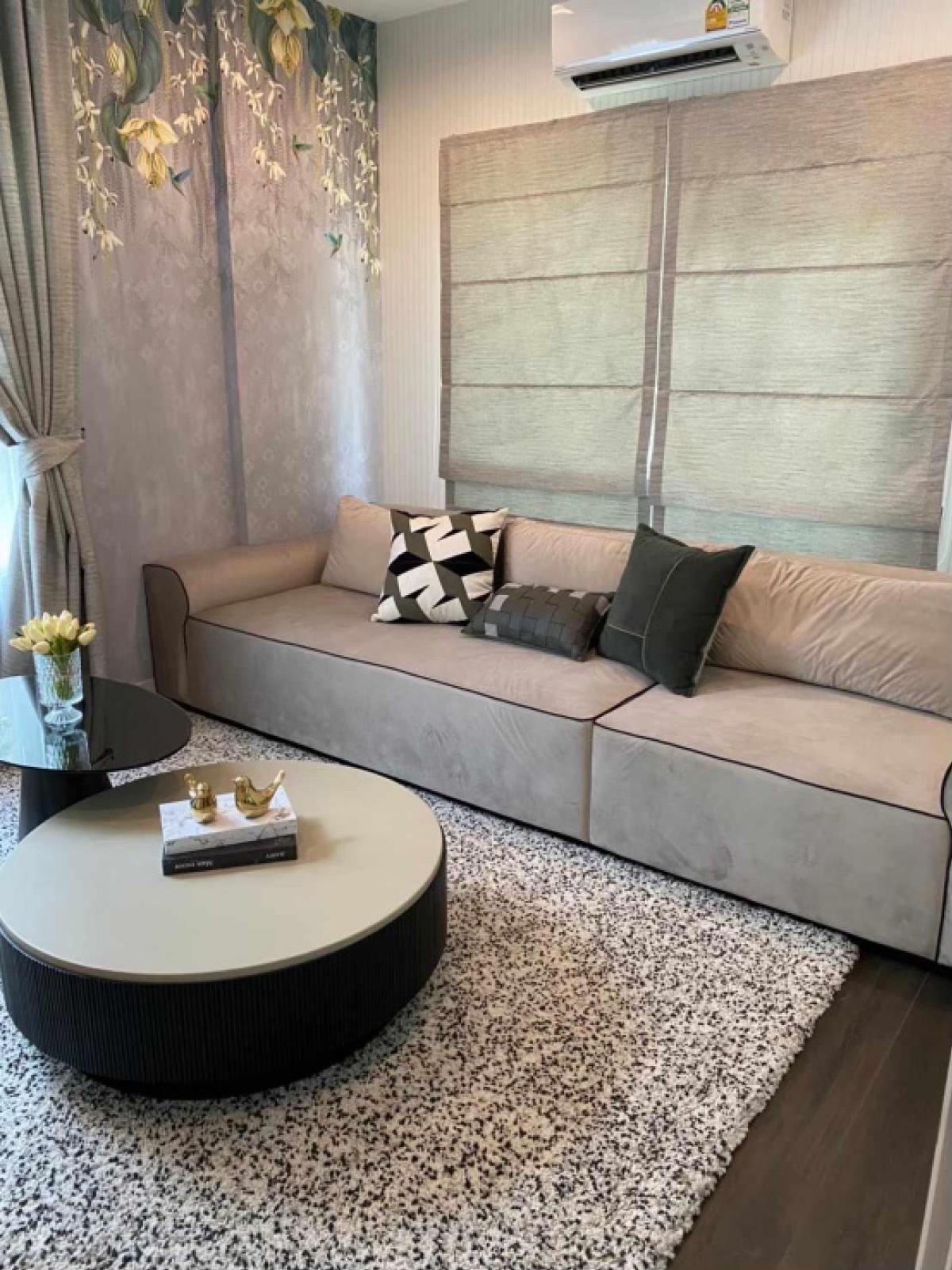 ขายบ้านวิภาวดี ดอนเมือง หลักสี่ : 📢👇Luxury house at Nantawan Ramindra - Phahonyothin 50 for sale with good Feng Shui, facing south, designed in a Tuscany style uniquely distinctive, giving the feeling of a home in the European region of Italy. Convenient location, close to the expressway,