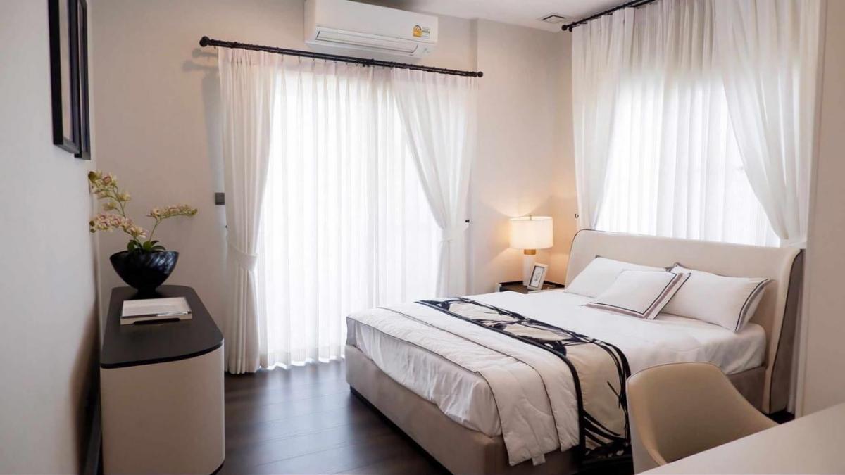 ขายบ้านวิภาวดี ดอนเมือง หลักสี่ : 📢👇Luxury house at Nantawan Ramindra - Phahonyothin 50 for sale with good Feng Shui, facing south, designed in a Tuscany style uniquely distinctive, giving the feeling of a home in the European region of Italy. Convenient location, close to the expressway,