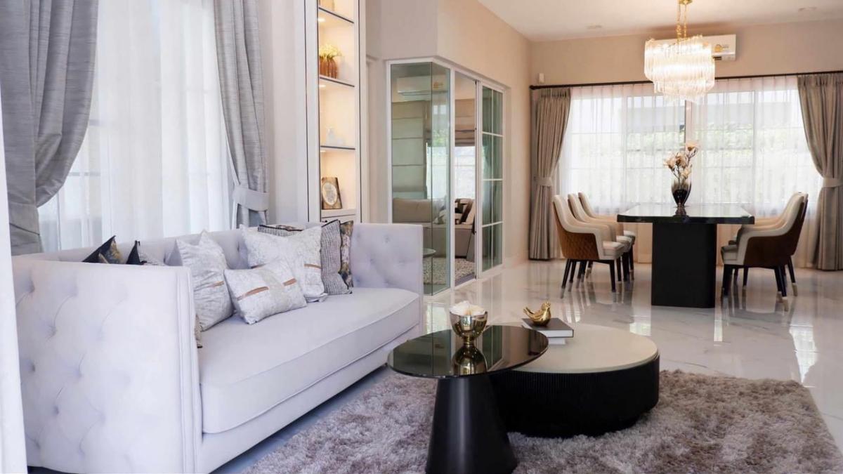 ให้เช่าบ้านวิภาวดี ดอนเมือง หลักสี่ : 📢👇Luxury house at Nantawan Ramindra - Phahonyothin 50 for sale with good Feng Shui, facing south, designed in a Tuscany style uniquely distinctive, giving the feeling of a home in the European region of Italy. Convenient location, close to the expressway,