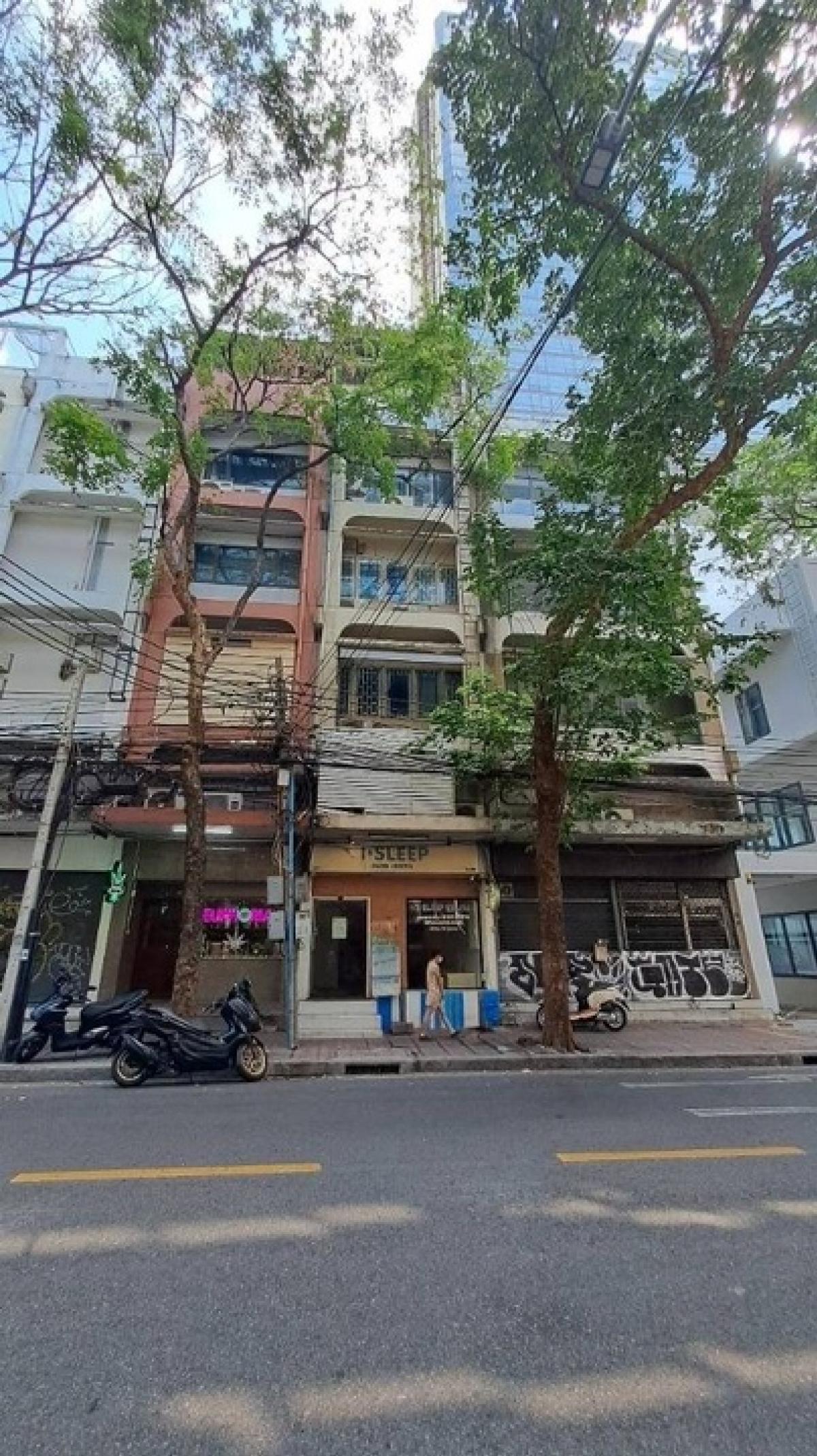 For RentShop HouseSilom, Saladaeng, Bangrak : For rent/sale, 6-storey commercial building, Silom area, near tourist attractions 🚅 BTS Chong Nonsi Contact Line: @551txomc