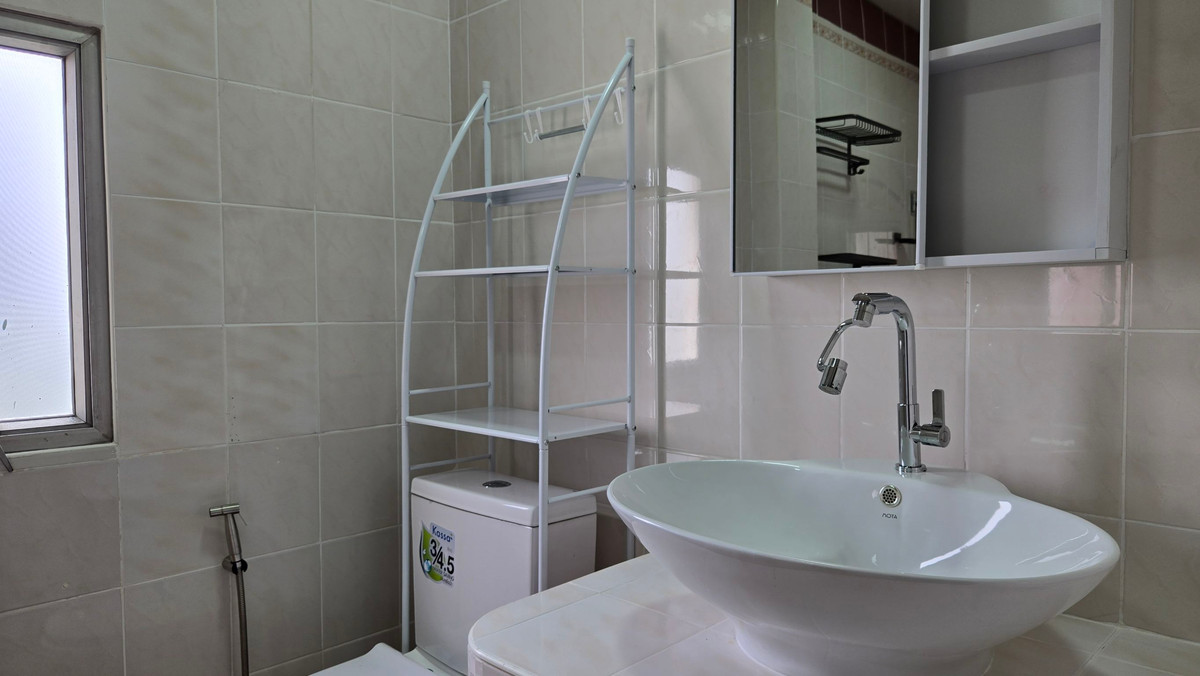 For RentPattanakan, Srinakarin : Line: @zimple_asset Monthly apartment opposite Seacon Square, furnished, with Wi-Fi and parking, near Dusit Thani College and BTS Suan Luang Rama 9 Station.