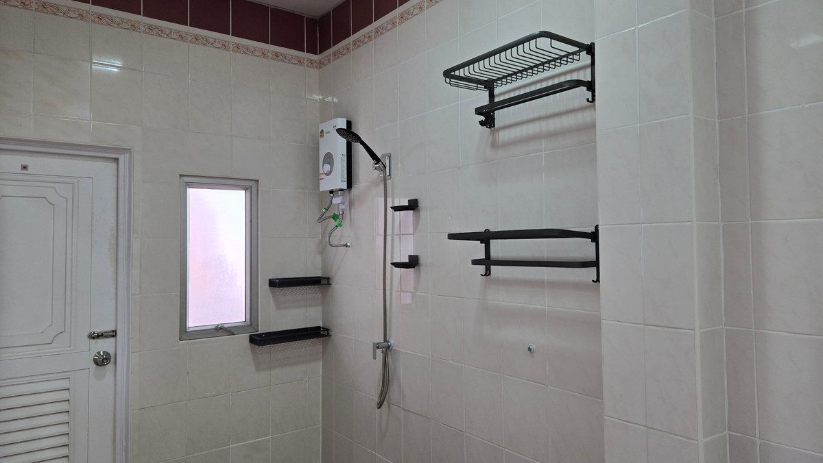 For RentPattanakan, Srinakarin : Line: @zimple_asset Monthly apartment opposite Seacon Square, furnished, with Wi-Fi and parking, near Dusit Thani College and BTS Suan Luang Rama 9 Station.