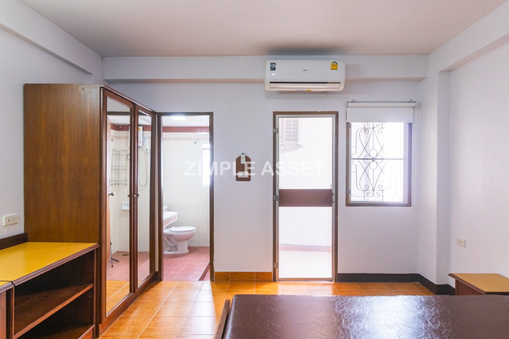 For RentPattanakan, Srinakarin : Line: @zimple_asset Monthly apartment opposite Seacon Square, furnished, with Wi-Fi and parking, near Dusit Thani College and BTS Suan Luang Rama 9 Station.