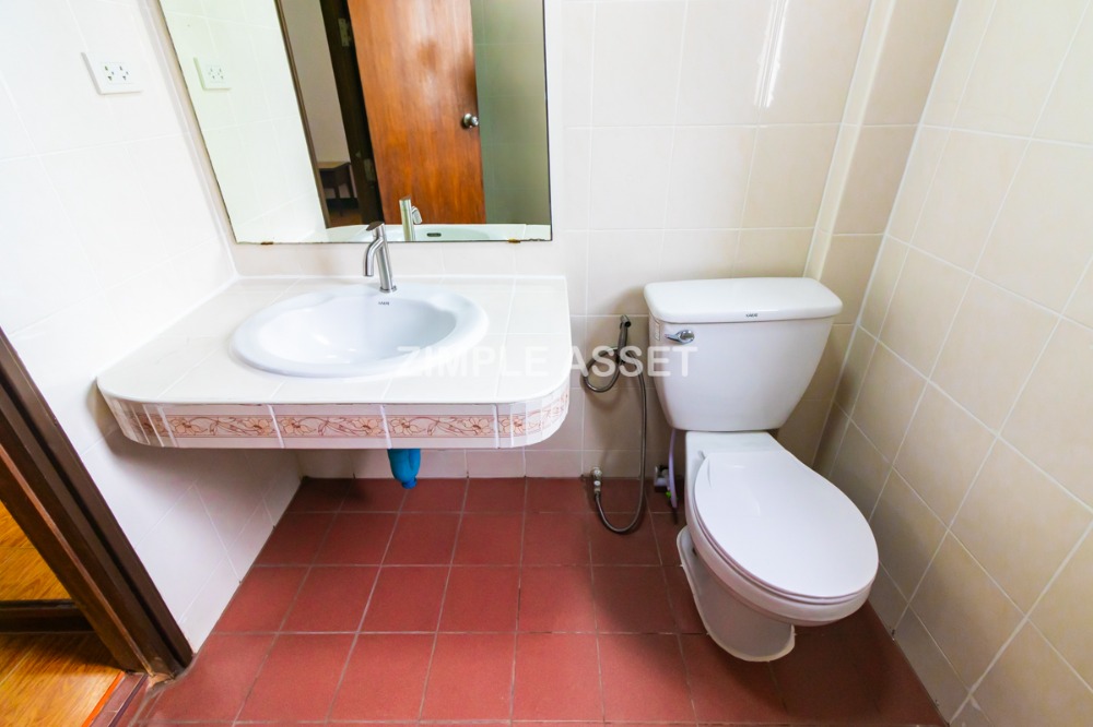 For RentPattanakan, Srinakarin : Line: @zimple_asset Monthly apartment opposite Seacon Square, furnished, with Wi-Fi and parking, near Dusit Thani College and BTS Suan Luang Rama 9 Station.