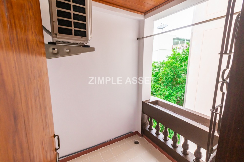 For RentPattanakan, Srinakarin : Line: @zimple_asset Monthly apartment opposite Seacon Square, furnished, with Wi-Fi and parking, near Dusit Thani College and BTS Suan Luang Rama 9 Station.