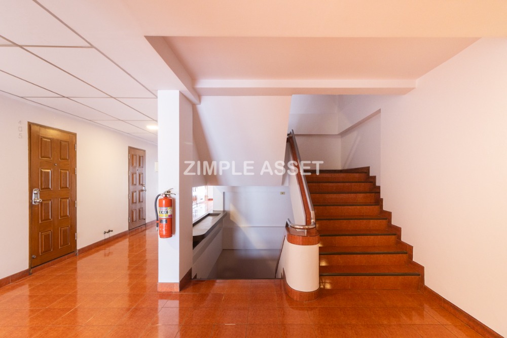 For RentPattanakan, Srinakarin : Line: @zimple_asset Monthly apartment opposite Seacon Square, furnished, with Wi-Fi and parking, near Dusit Thani College and BTS Suan Luang Rama 9 Station.