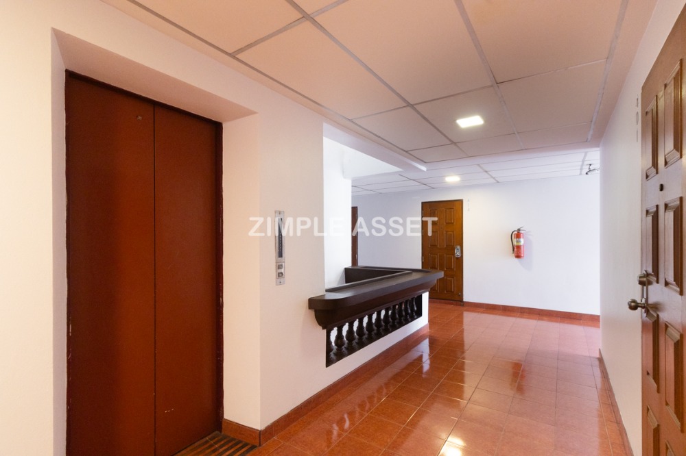 For RentPattanakan, Srinakarin : Line: @zimple_asset Monthly apartment opposite Seacon Square, furnished, with Wi-Fi and parking, near Dusit Thani College and BTS Suan Luang Rama 9 Station.