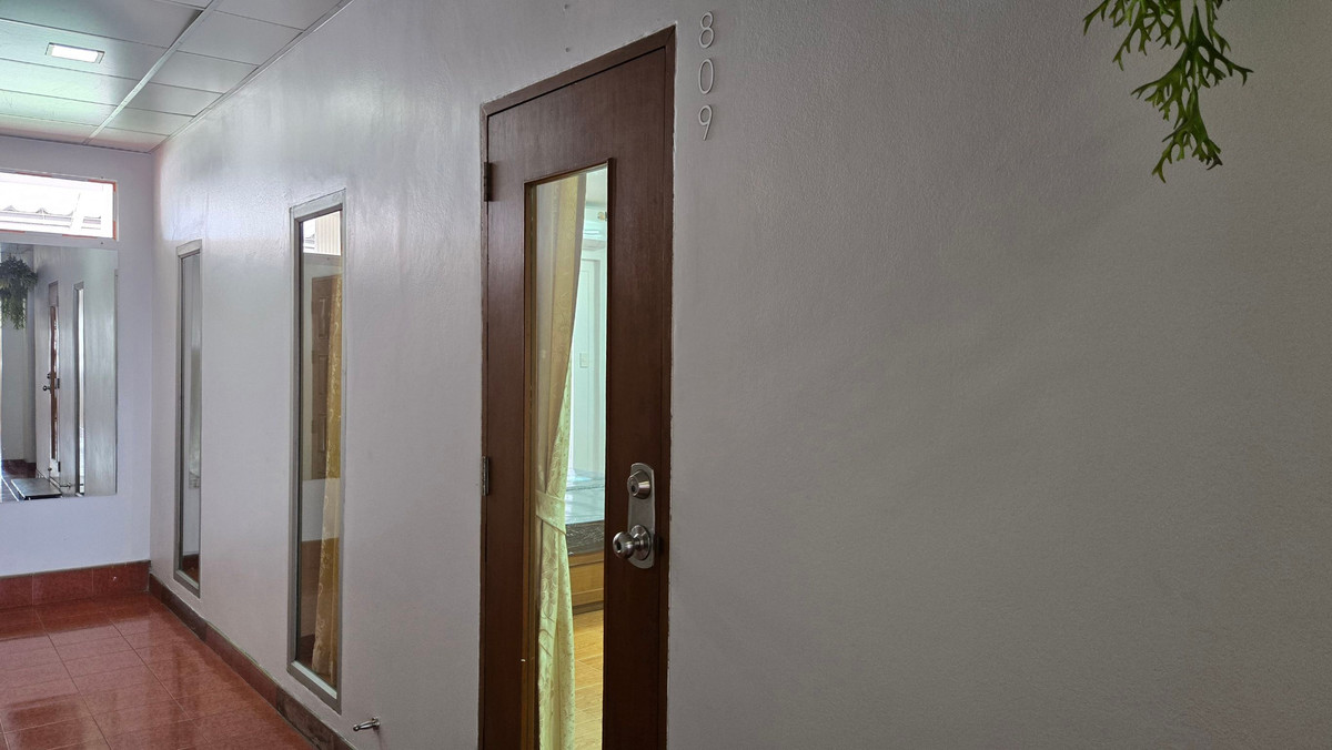 For RentPattanakan, Srinakarin : Line: @zimple_asset Monthly apartment opposite Seacon Square, furnished, with Wi-Fi and parking, near Dusit Thani College and BTS Suan Luang Rama 9 Station.