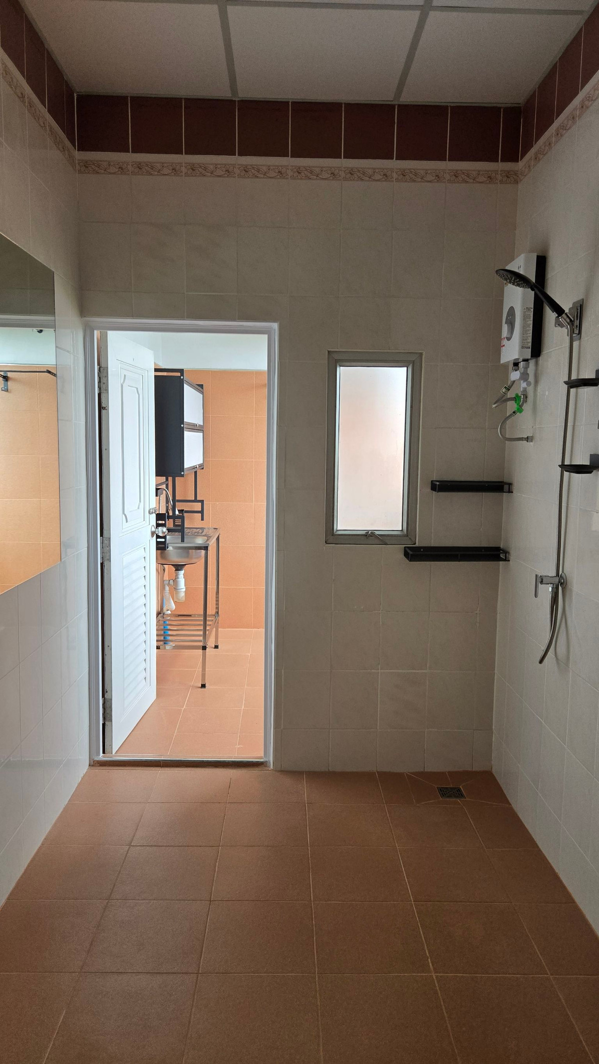 For RentPattanakan, Srinakarin : Line: @zimple_asset Monthly apartment opposite Seacon Square, furnished, with Wi-Fi and parking, near Dusit Thani College and BTS Suan Luang Rama 9 Station.