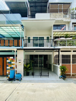 For SaleTownhomeSukhumvit, Asoke, Thonglor : Townhouse 3 floors, Sukhumvit 65, renovated, beautiful decoration