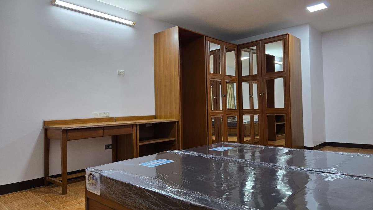 For RentPattanakan, Srinakarin : Line: @zimple_asset Monthly apartment opposite Seacon Square, furnished, with Wi-Fi and parking, near Dusit Thani College and BTS Suan Luang Rama 9 Station.