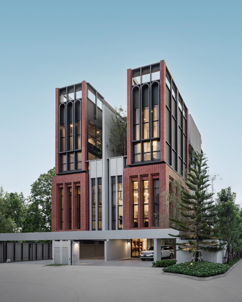 For SaleHome OfficeOnnut, Udomsuk : For sale: Home office 500 sq m. “District Sukhumvit 77“ Sukhumvit 77 (near BTS On Nut station and MRT Srinakarin station)