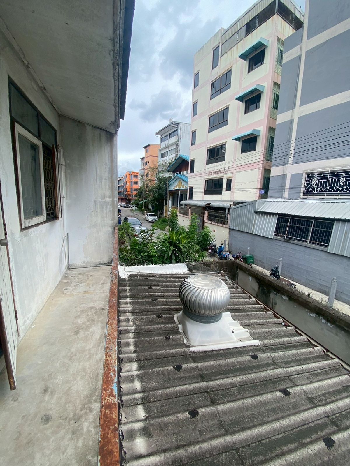 For SaleTownhomeBang kae, Phetkasem : *Urgent sale* Selling for 4 million 💥 Petchkasem Road, Soi 60/3 💥 Selling a townhouse, 100 meters into Petchkasem Road alley!! Near Bang Khae BTS station 💥💥088-398-3835