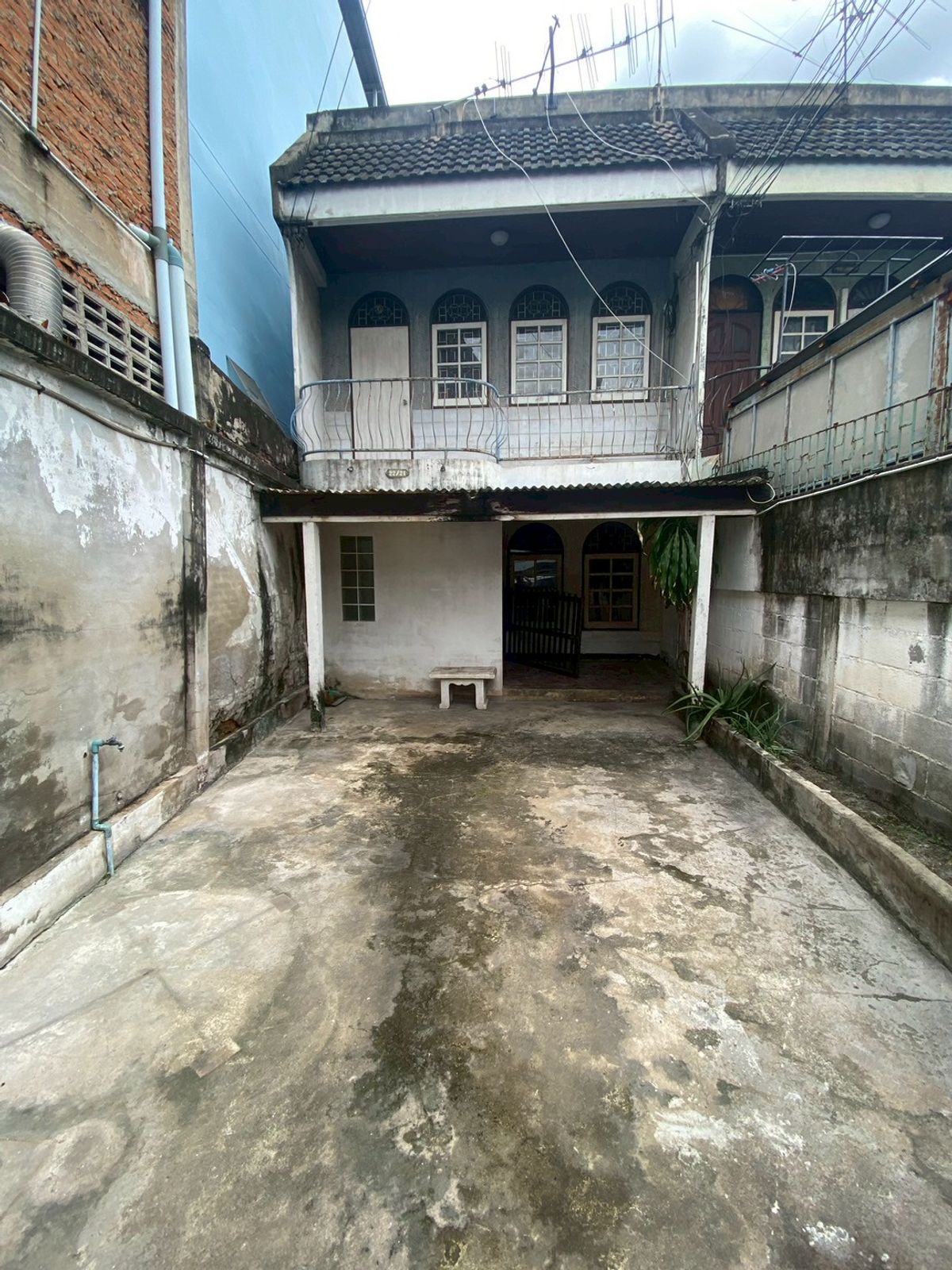 For SaleTownhomeBang kae, Phetkasem : *Urgent sale* Selling for 4 million 💥 Petchkasem Road, Soi 60/3 💥 Selling a townhouse, 100 meters into Petchkasem Road alley!! Near Bang Khae BTS station 💥💥088-398-3835