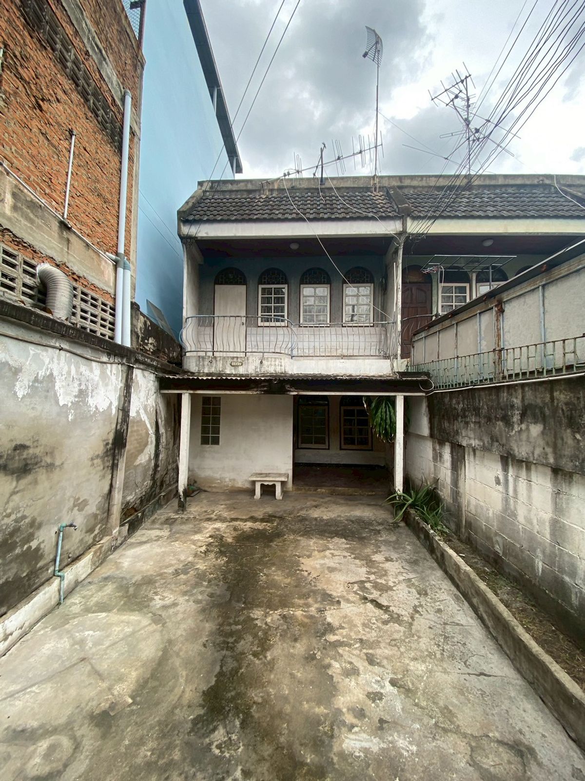 For SaleTownhomeBang kae, Phetkasem : *Urgent sale* Selling for 4 million 💥 Petchkasem Road, Soi 60/3 💥 Selling a townhouse, 100 meters into Petchkasem Road alley!! Near Bang Khae BTS station 💥💥088-398-3835