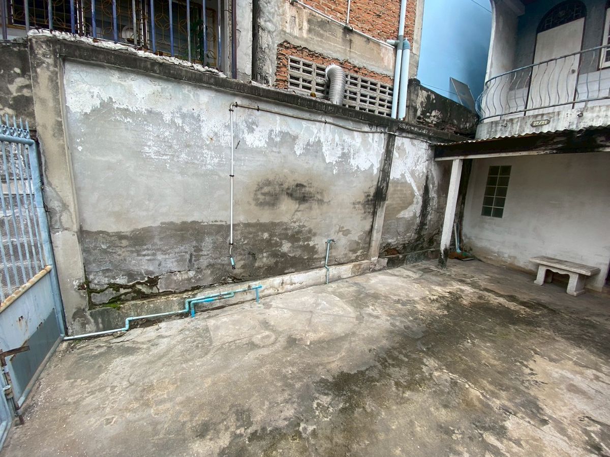 For SaleTownhomeBang kae, Phetkasem : *Urgent sale* Selling for 4 million 💥 Petchkasem Road, Soi 60/3 💥 Selling a townhouse, 100 meters into Petchkasem Road alley!! Near Bang Khae BTS station 💥💥088-398-3835