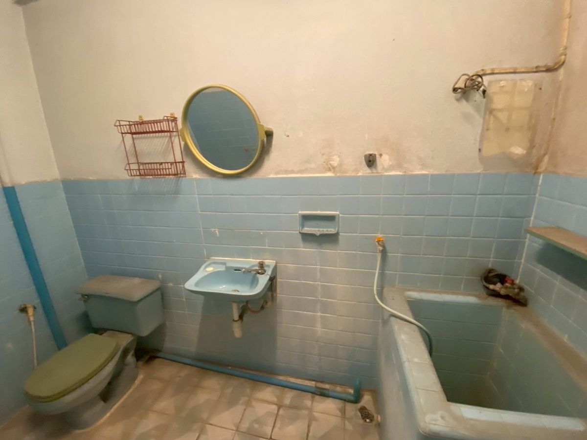 For SaleTownhomeBang kae, Phetkasem : *Urgent sale* Selling for 4 million 💥 Petchkasem Road, Soi 60/3 💥 Selling a townhouse, 100 meters into Petchkasem Road alley!! Near Bang Khae BTS station 💥💥088-398-3835