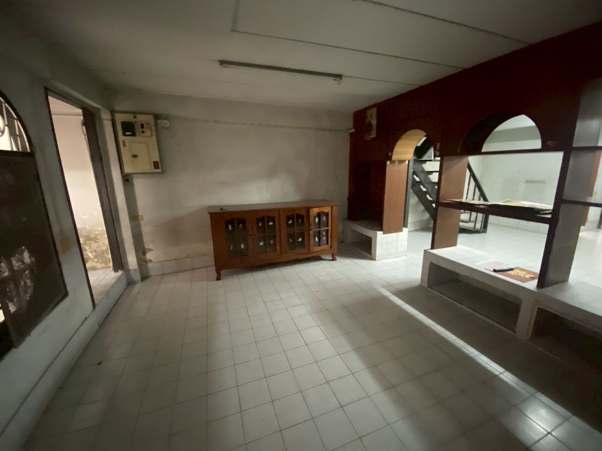 For SaleTownhomeBang kae, Phetkasem : *Urgent sale* Selling for 4 million 💥 Petchkasem Road, Soi 60/3 💥 Selling a townhouse, 100 meters into Petchkasem Road alley!! Near Bang Khae BTS station 💥💥088-398-3835