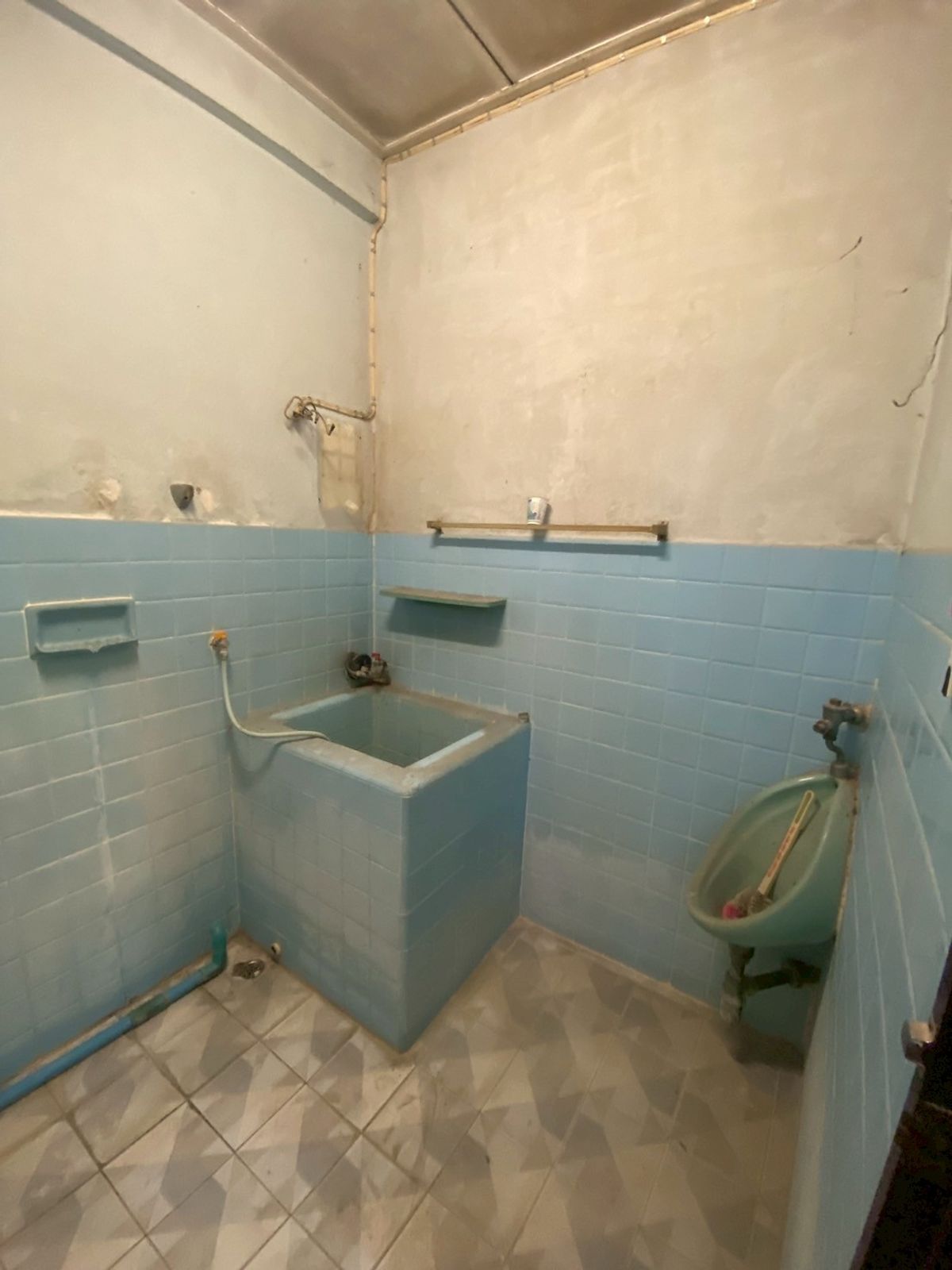 For SaleTownhomeBang kae, Phetkasem : *Urgent sale* Selling for 4 million 💥 Petchkasem Road, Soi 60/3 💥 Selling a townhouse, 100 meters into Petchkasem Road alley!! Near Bang Khae BTS station 💥💥088-398-3835