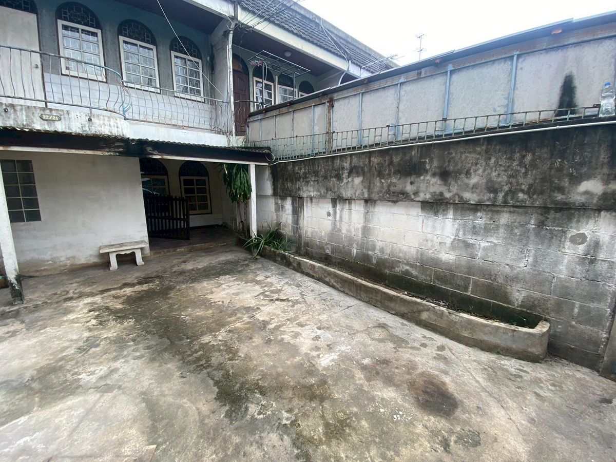 For SaleTownhomeBang kae, Phetkasem : *Urgent sale* Selling for 4 million 💥 Petchkasem Road, Soi 60/3 💥 Selling a townhouse, 100 meters into Petchkasem Road alley!! Near Bang Khae BTS station 💥💥088-398-3835