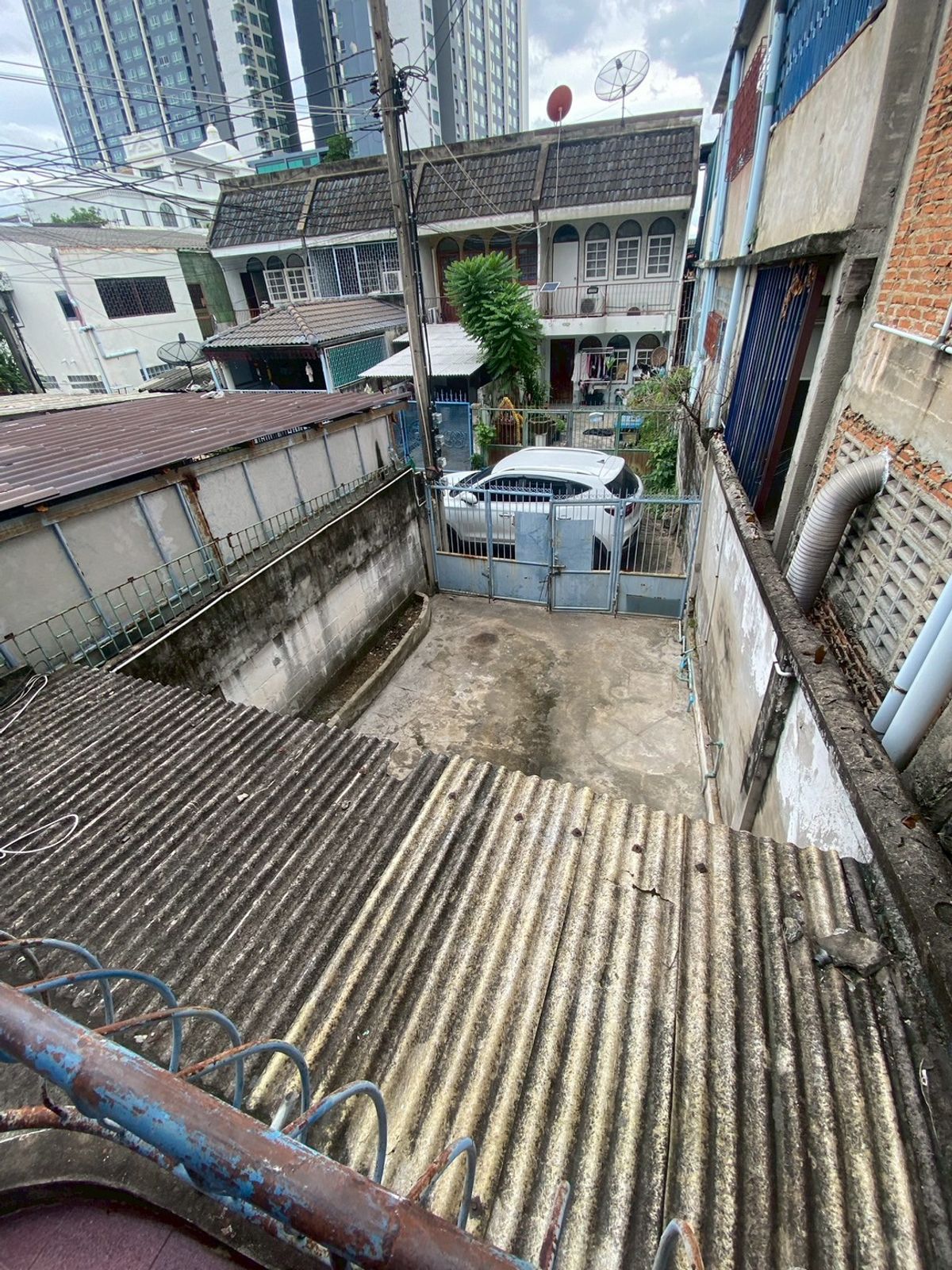 For SaleTownhomeBang kae, Phetkasem : *Urgent sale* Selling for 4 million 💥 Petchkasem Road, Soi 60/3 💥 Selling a townhouse, 100 meters into Petchkasem Road alley!! Near Bang Khae BTS station 💥💥088-398-3835