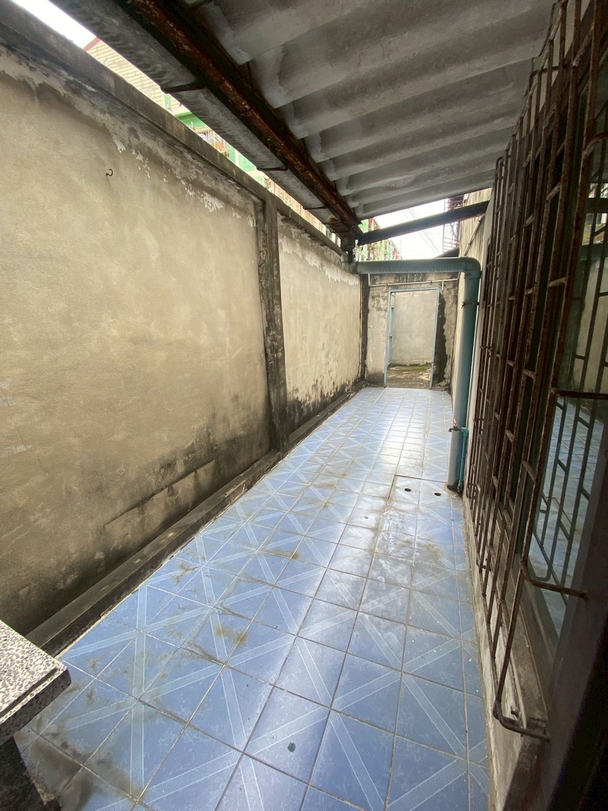 For SaleTownhomeBang kae, Phetkasem : *Urgent sale* Selling for 4 million 💥 Petchkasem Road, Soi 60/3 💥 Selling a townhouse, 100 meters into Petchkasem Road alley!! Near Bang Khae BTS station 💥💥088-398-3835