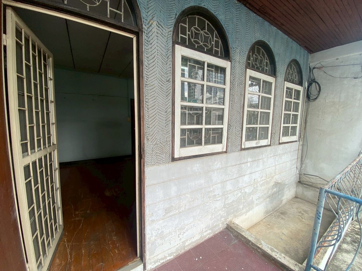 For SaleTownhomeBang kae, Phetkasem : *Urgent sale* Selling for 4 million 💥 Petchkasem Road, Soi 60/3 💥 Selling a townhouse, 100 meters into Petchkasem Road alley!! Near Bang Khae BTS station 💥💥088-398-3835