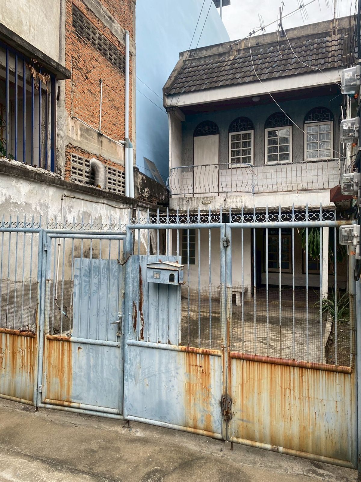 For SaleTownhomeBang kae, Phetkasem : *Urgent sale* Selling for 4 million 💥 Petchkasem Road, Soi 60/3 💥 Selling a townhouse, 100 meters into Petchkasem Road alley!! Near Bang Khae BTS station 💥💥088-398-3835