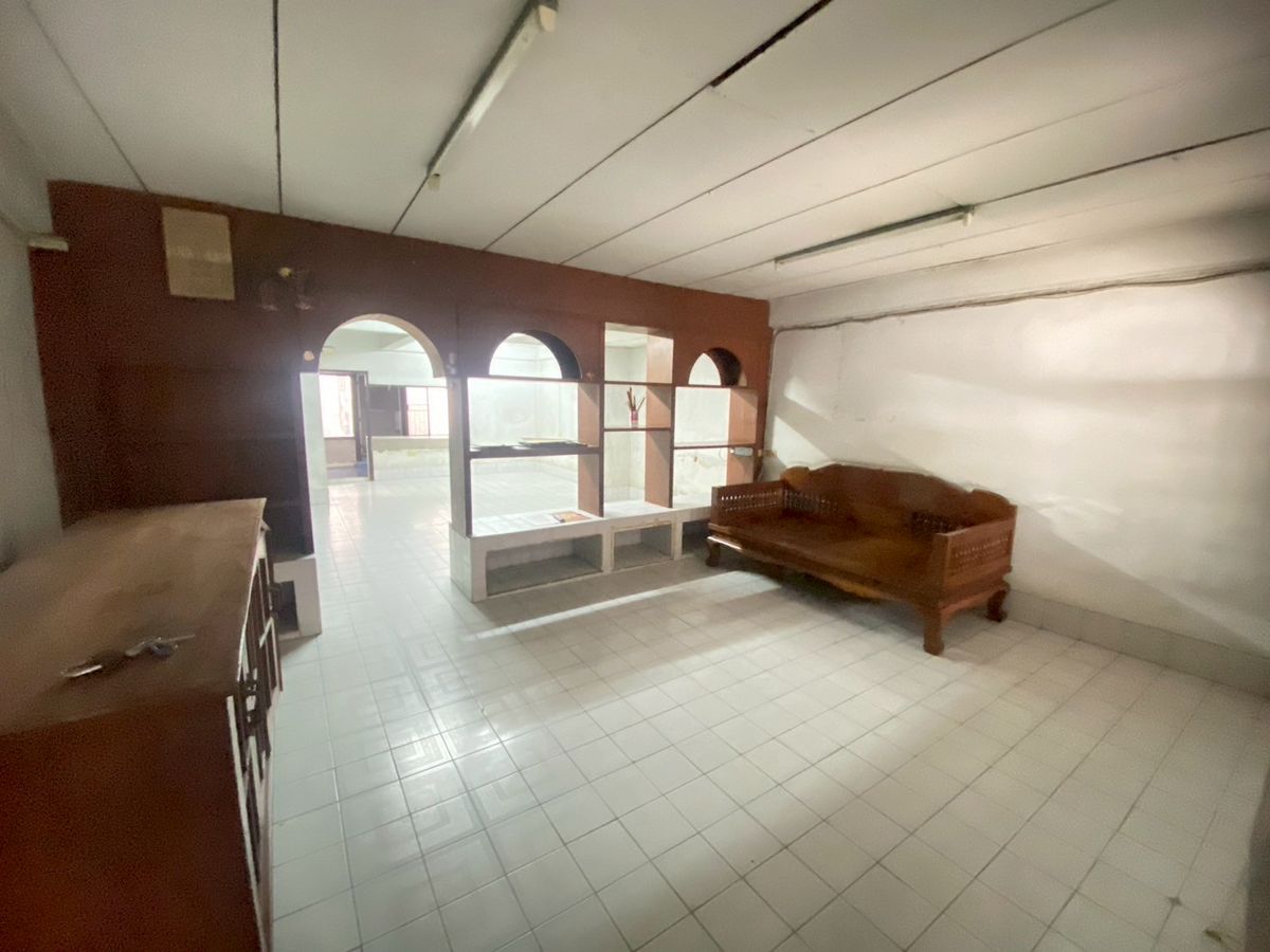 For SaleTownhomeBang kae, Phetkasem : *Urgent sale* Selling for 4 million 💥 Petchkasem Road, Soi 60/3 💥 Selling a townhouse, 100 meters into Petchkasem Road alley!! Near Bang Khae BTS station 💥💥088-398-3835