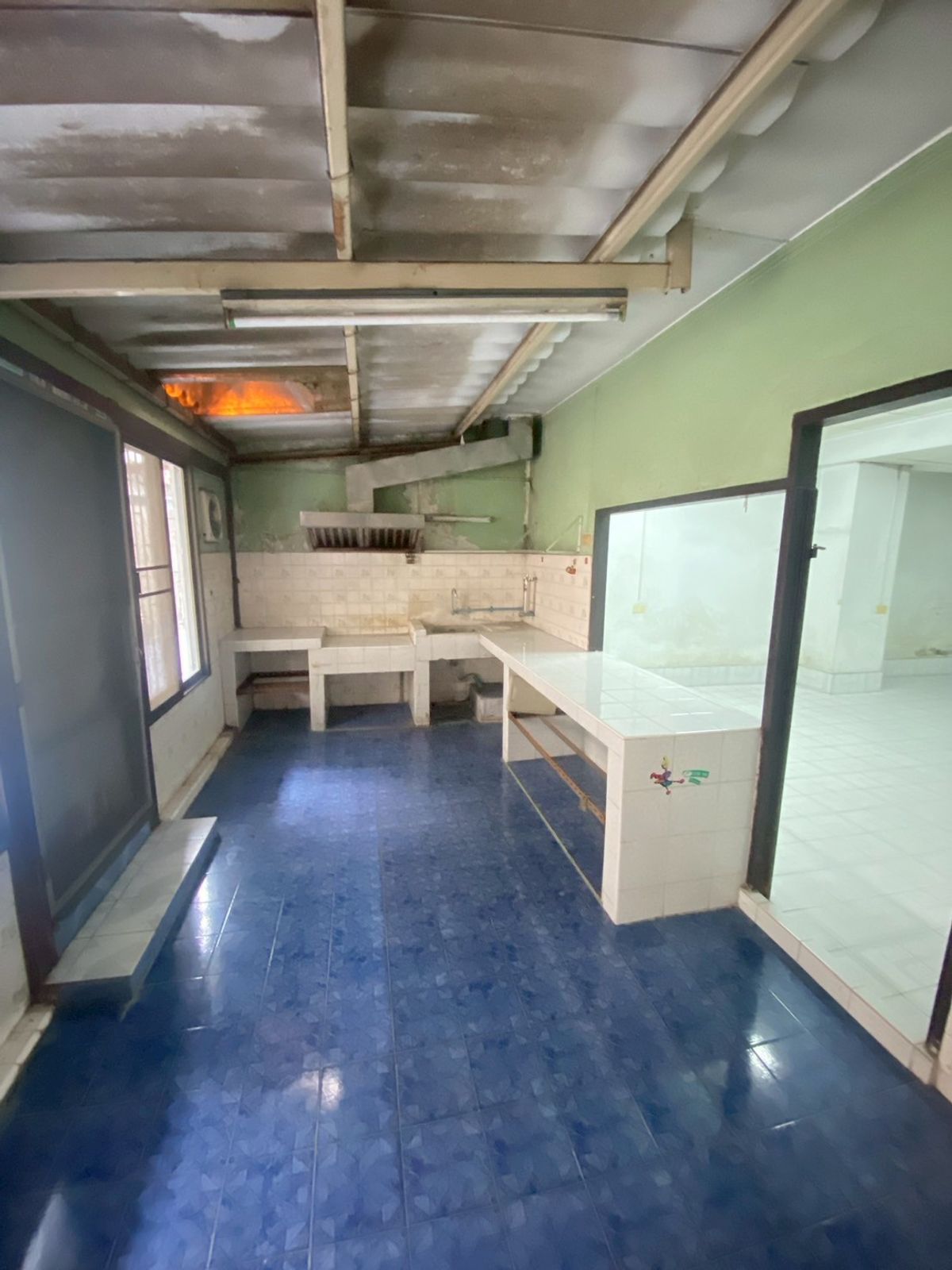 For SaleTownhomeBang kae, Phetkasem : *Urgent sale* Selling for 4 million 💥 Petchkasem Road, Soi 60/3 💥 Selling a townhouse, 100 meters into Petchkasem Road alley!! Near Bang Khae BTS station 💥💥088-398-3835