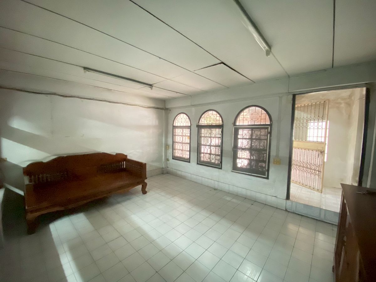 For SaleTownhomeBang kae, Phetkasem : *Urgent sale* Selling for 4 million 💥 Petchkasem Road, Soi 60/3 💥 Selling a townhouse, 100 meters into Petchkasem Road alley!! Near Bang Khae BTS station 💥💥088-398-3835