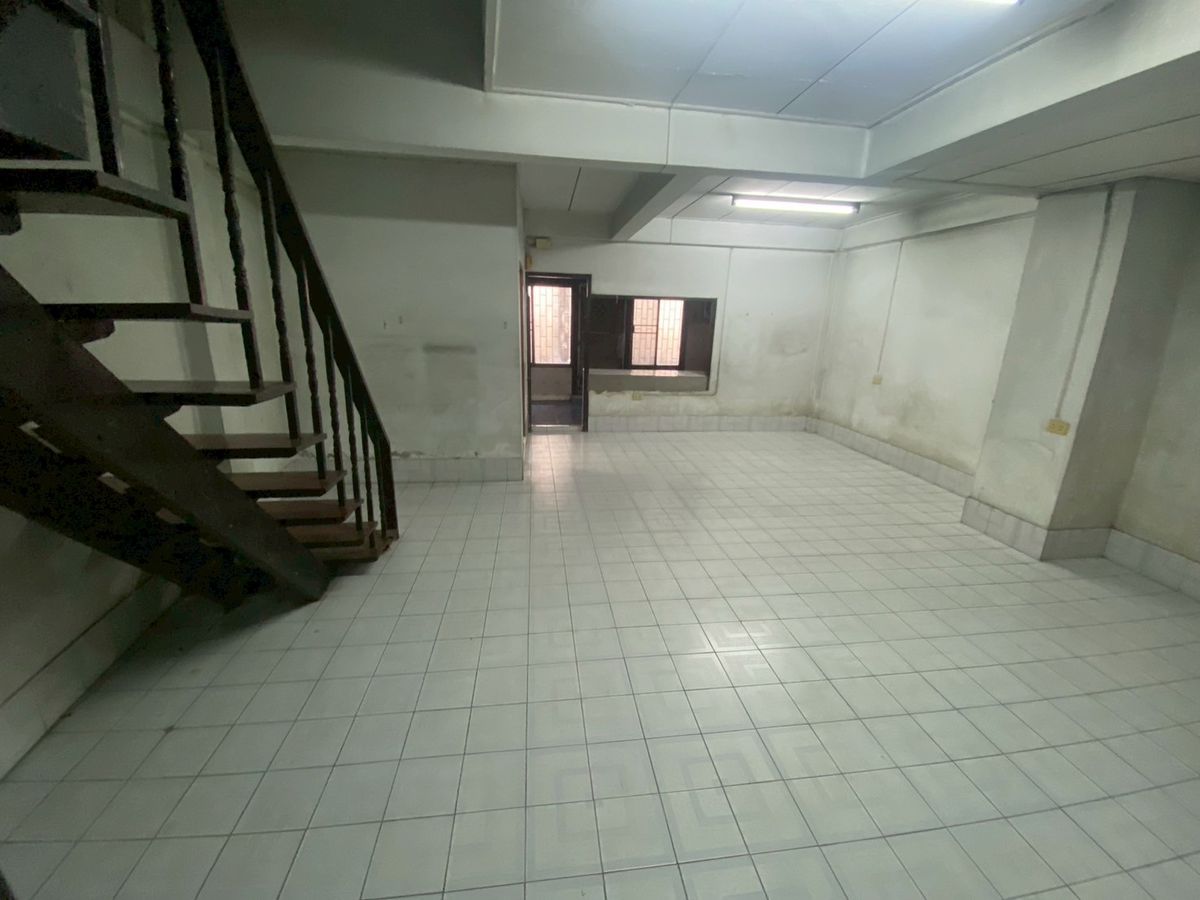 For SaleTownhomeBang kae, Phetkasem : *Urgent sale* Selling for 4 million 💥 Petchkasem Road, Soi 60/3 💥 Selling a townhouse, 100 meters into Petchkasem Road alley!! Near Bang Khae BTS station 💥💥088-398-3835