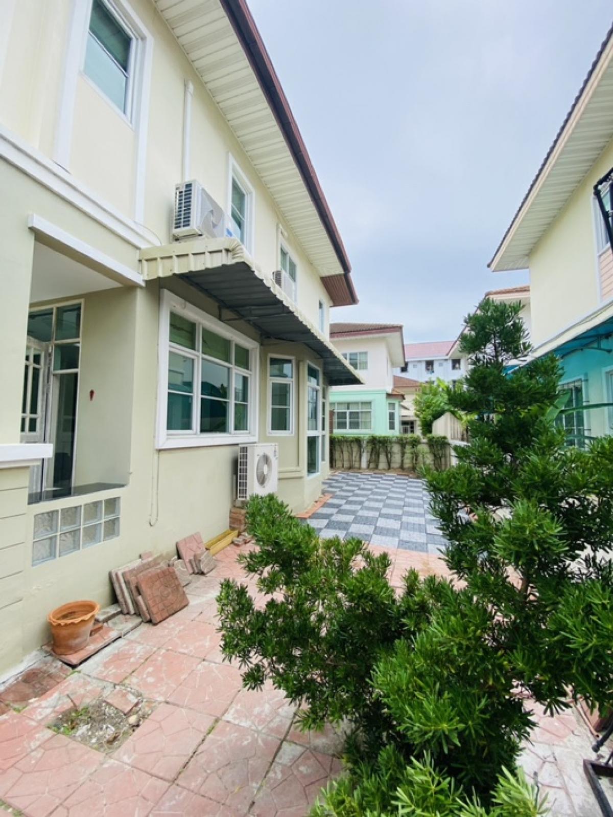 For SaleHouseLadkrabang, Suwannaphum Airport : For Sale 4.29 M Selling a 2-storey detached house, Soi King Kaew 19, price 4.29 million baht, usable area 150 sq m., ready to move in house, Bangna-Trad parallel road, King Kaew Road, Sirinda Pranali Village (SIRINDA PRANALI) ⭐️ Land area 53 sq m., usable