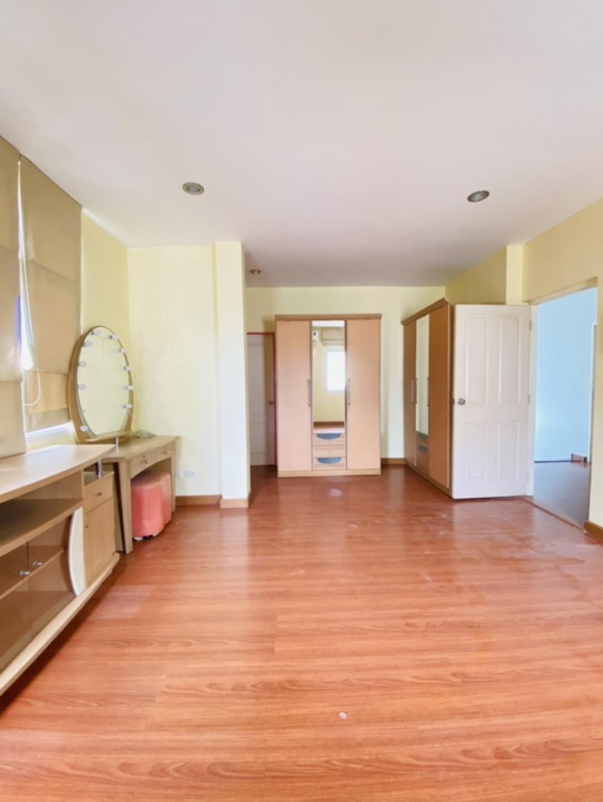 For SaleHouseLadkrabang, Suwannaphum Airport : For Sale 4.29 M Selling a 2-storey detached house, Soi King Kaew 19, price 4.29 million baht, usable area 150 sq m., ready to move in house, Bangna-Trad parallel road, King Kaew Road, Sirinda Pranali Village (SIRINDA PRANALI) ⭐️ Land area 53 sq m., usable