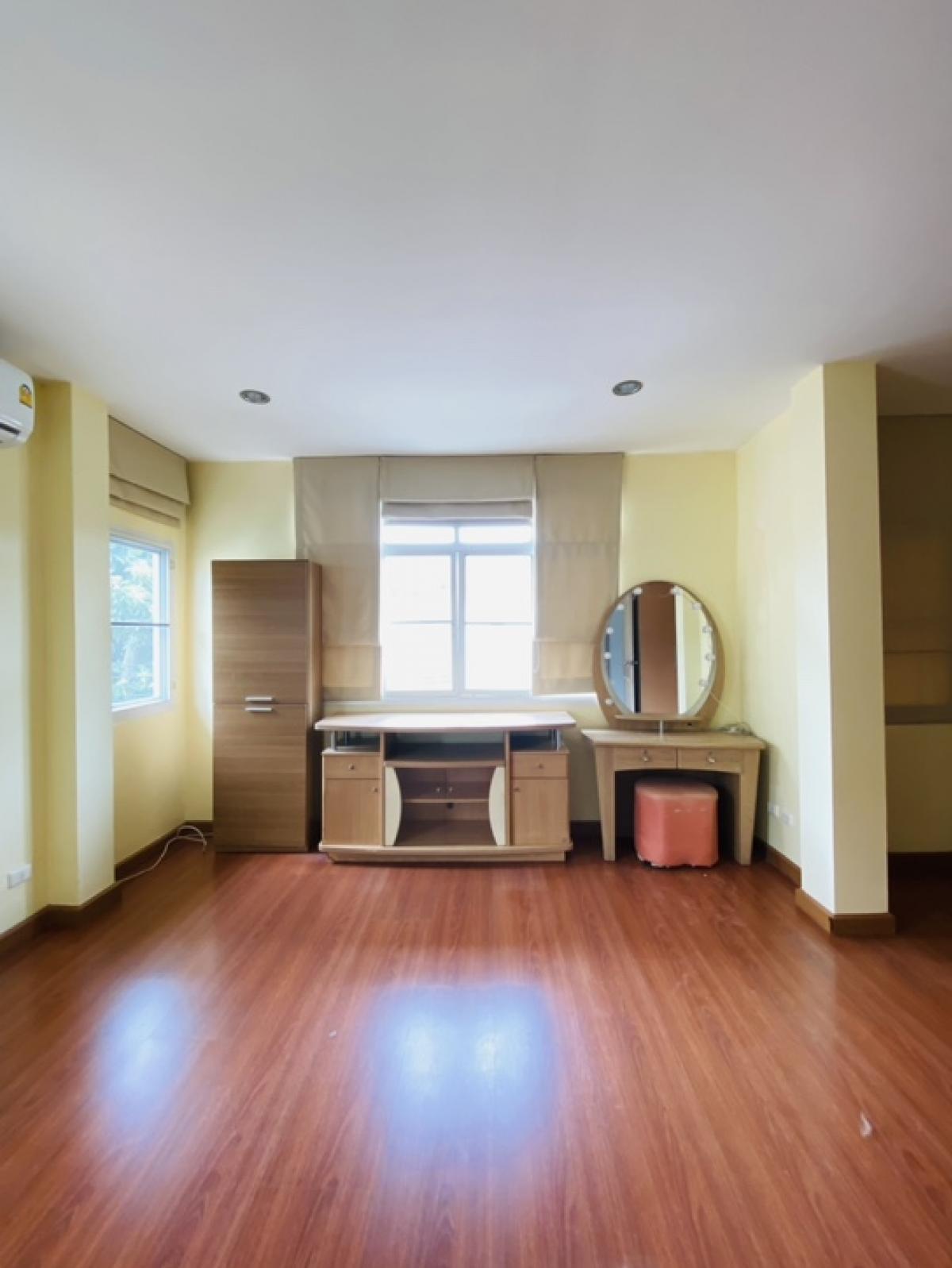 For SaleHouseLadkrabang, Suwannaphum Airport : For Sale 4.29 M Selling a 2-storey detached house, Soi King Kaew 19, price 4.29 million baht, usable area 150 sq m., ready to move in house, Bangna-Trad parallel road, King Kaew Road, Sirinda Pranali Village (SIRINDA PRANALI) ⭐️ Land area 53 sq m., usable