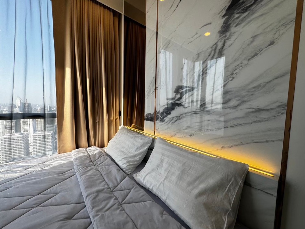 ให้เช่าคอนโดสุขุมวิท อโศก ทองหล่อ : Park Origin Thonglor 1-Bedroom with Large Walk-In Closet – Elegant Décor  for rent 55,000