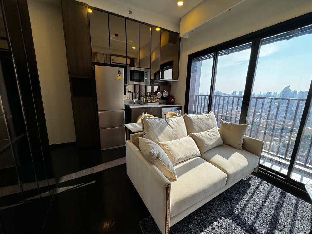 ให้เช่าคอนโดสุขุมวิท อโศก ทองหล่อ : Park Origin Thonglor 1-Bedroom with Large Walk-In Closet – Elegant Décor  for rent 55,000