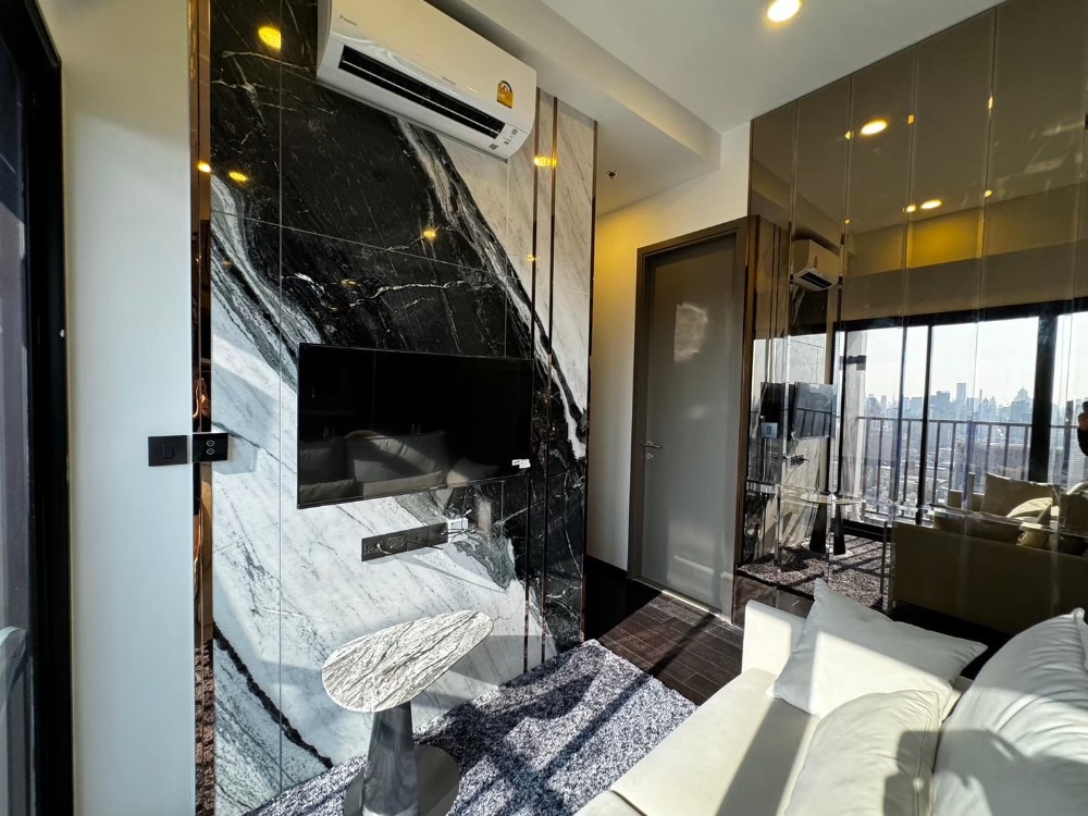 ให้เช่าคอนโดสุขุมวิท อโศก ทองหล่อ : Park Origin Thonglor 1-Bedroom with Large Walk-In Closet – Elegant Décor  for rent 55,000