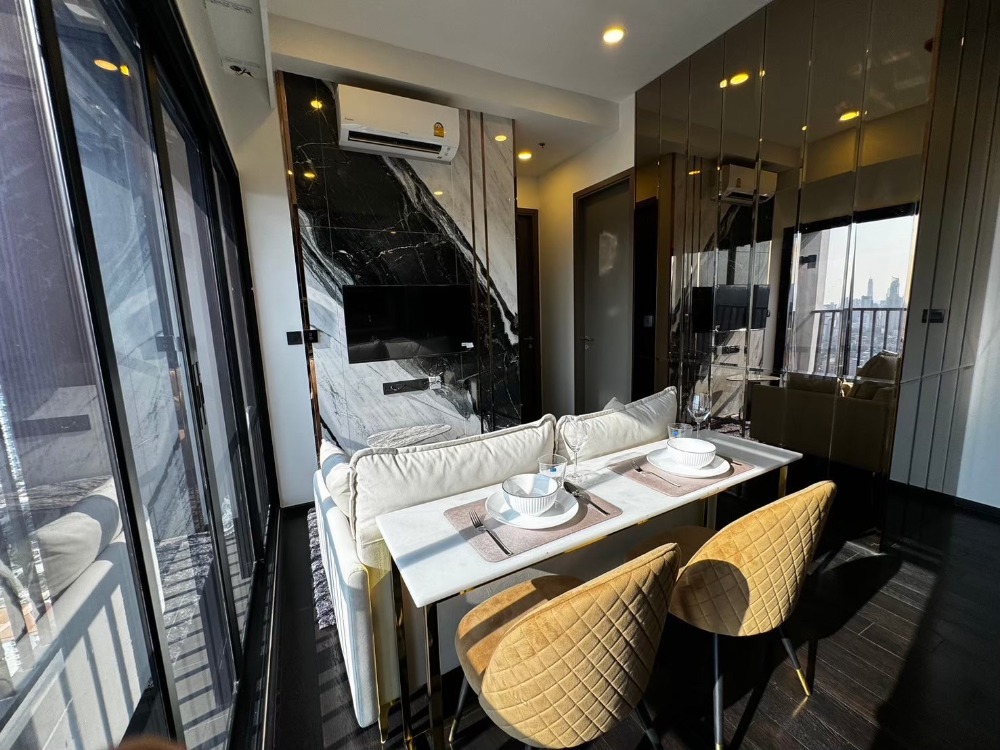 ให้เช่าคอนโดสุขุมวิท อโศก ทองหล่อ : Park Origin Thonglor 1-Bedroom with Large Walk-In Closet – Elegant Décor  for rent 55,000