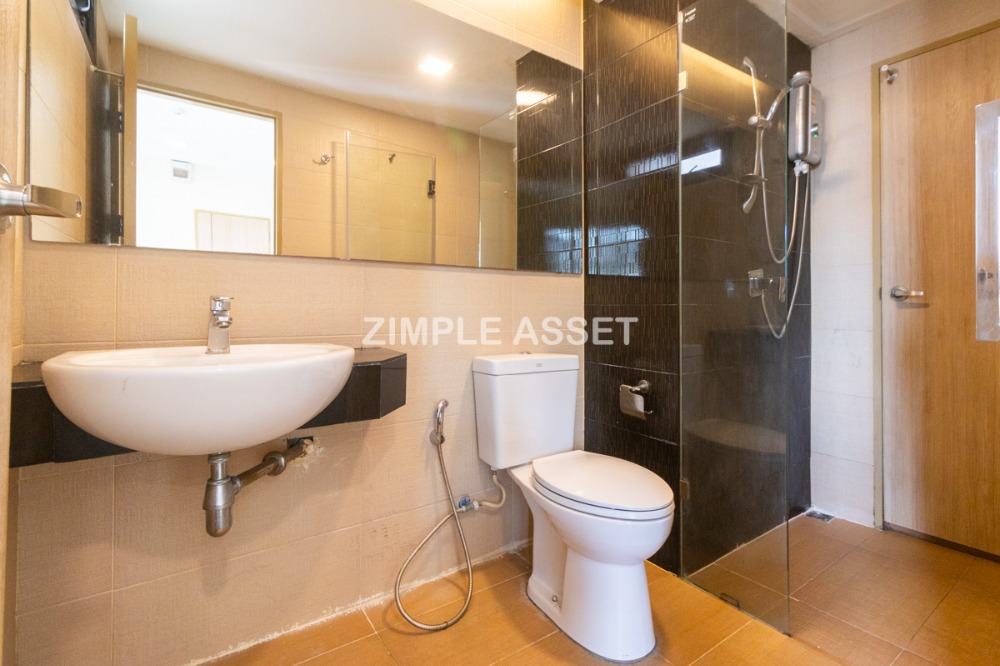 ให้เช่าวงเวียนใหญ่ เจริญนคร : Line @zimple_asset ที่พักรายวันและรายเดือน ย่านวงเวียนใหญ่ ห้องสวยพร้อมเฟอร์นิเจอร์ครบครัน สามารถย้ายเข้าอยู่ได้เลย มีที่จอดรถ ฟิตเนสและสระว่ายน้ำใช้บริการฟรี เพียง 650 m. จากBTSวงเวียนใหญ่