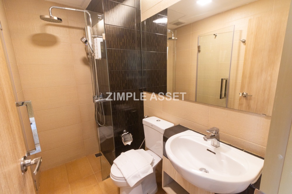 ให้เช่าวงเวียนใหญ่ เจริญนคร : Line @zimple_asset ที่พักรายวันและรายเดือน ย่านวงเวียนใหญ่ ห้องสวยพร้อมเฟอร์นิเจอร์ครบครัน สามารถย้ายเข้าอยู่ได้เลย มีที่จอดรถ ฟิตเนสและสระว่ายน้ำใช้บริการฟรี เพียง 650 m. จากBTSวงเวียนใหญ่