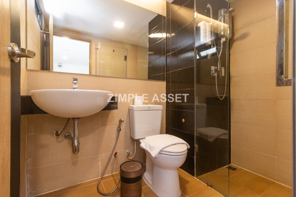 ให้เช่าวงเวียนใหญ่ เจริญนคร : Line @zimple_asset ที่พักรายวันและรายเดือน ย่านวงเวียนใหญ่ ห้องสวยพร้อมเฟอร์นิเจอร์ครบครัน สามารถย้ายเข้าอยู่ได้เลย มีที่จอดรถ ฟิตเนสและสระว่ายน้ำใช้บริการฟรี เพียง 650 m. จากBTSวงเวียนใหญ่